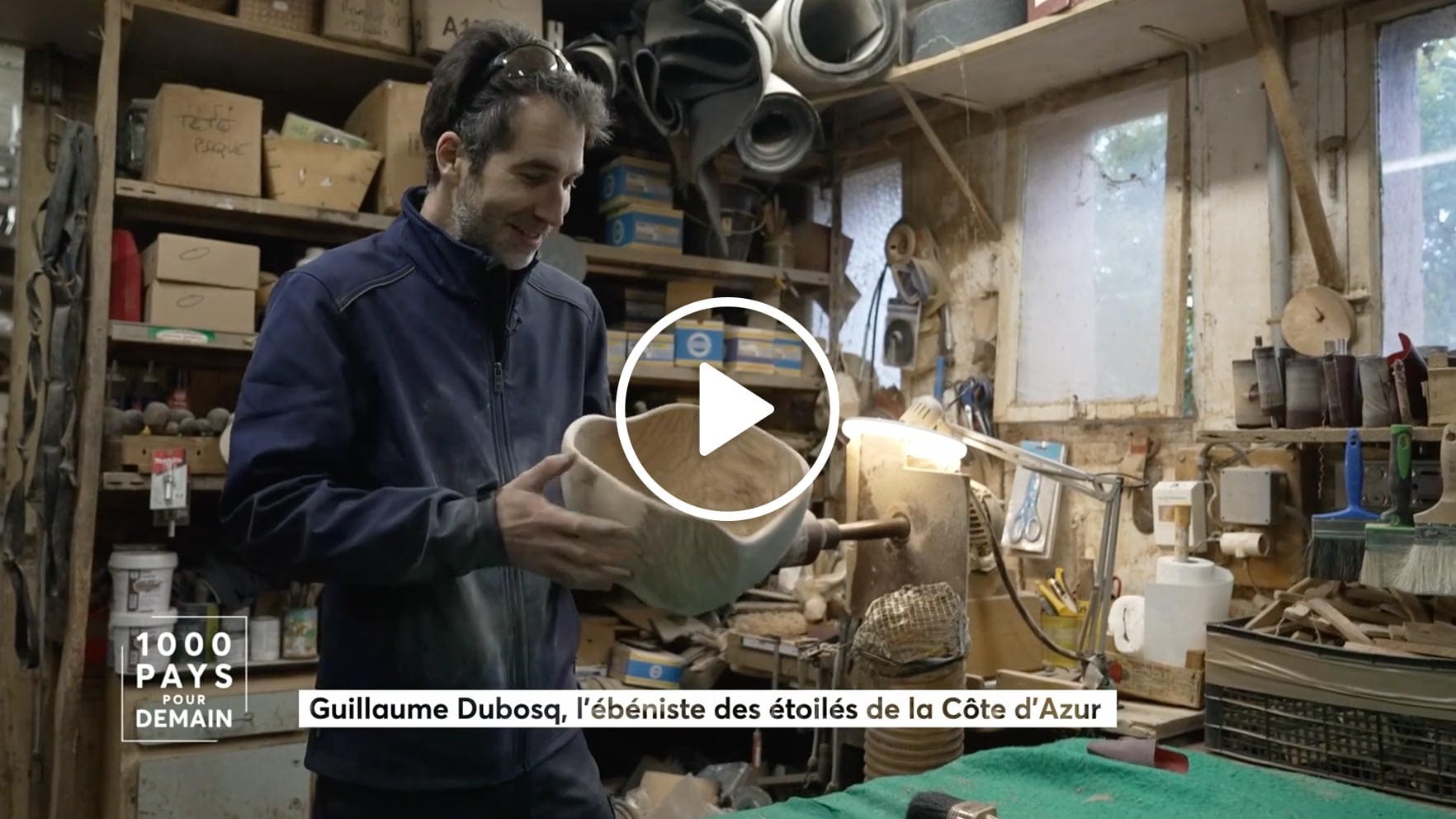 Aperçu de la vidéo passage télévisé du Travail du Bois d'olivier dans Dans les Alpes Maritimes avec Dominique Estrosi • 1000 Pays pour demain